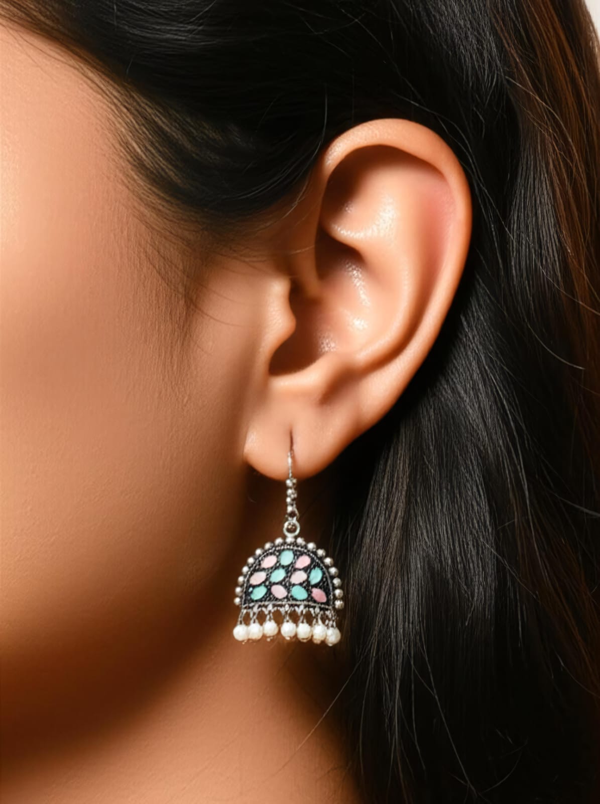 Hanging dome shapped earrings